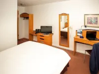 Ibis Cardiff Gate - International Business Park Hotels in Caerphilly
