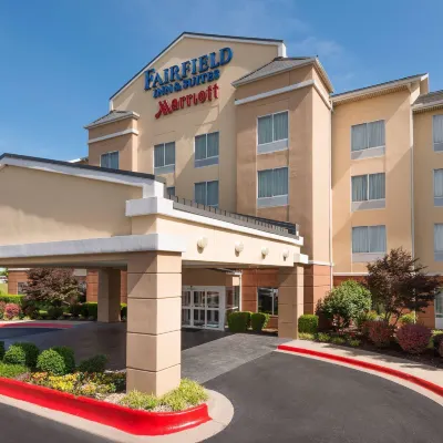 Fairfield Inn & Suites Springdale Hotels near Sunset Square Shopping Center
