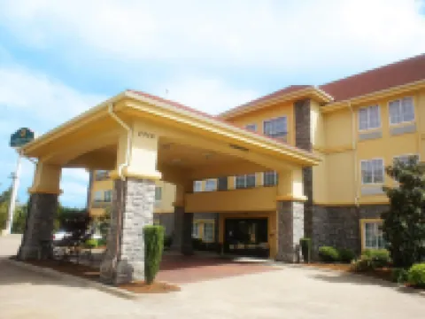 La Quinta Inn & Suites by Wyndham Conway Hotels in Conway