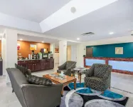 Econo Lodge Inn & Suites