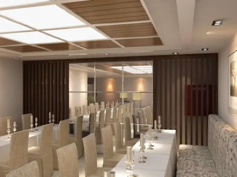 Bella Hotel Surabaya Отели рядом с достопримечательностью «Java Aquatic»