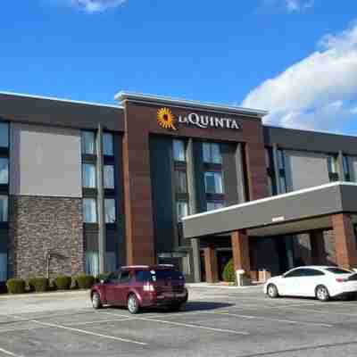 La Quinta Inn & Suites by Wyndham Wytheville Hotel Exterior