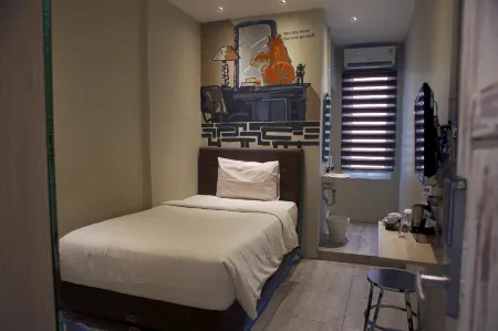 Shine Bnb Отели рядом с достопримечательностью «Alun-Alun Cianjur»