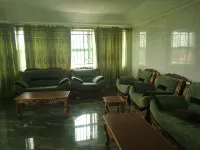 Ekulu Greens Classic Suites - Parkplatz