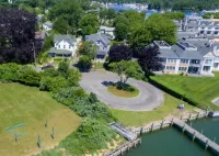 The Stirling House Waterfront Inn Greenport - parking