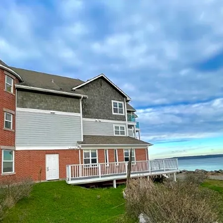 Tides Inn & Suites