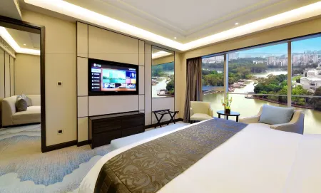 Lakeside Hotel