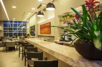 BH Raja Hotel - Bares