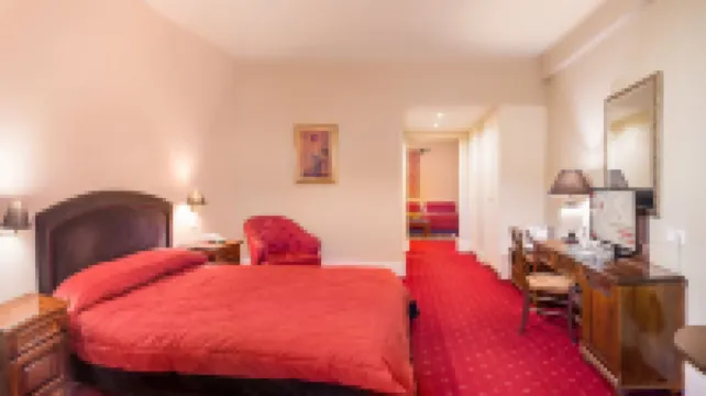 Country Club Hotel & Suites