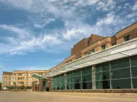 Residence & Conference Centre - Hamilton Hotels in der Nähe von HMCS Haida National Historic Site