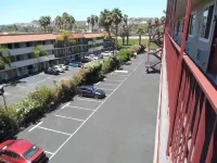 Super 8 by Wyndham San Diego Hotel Circle - Parkering