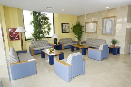 Aparthotel Dunes Platja Отели рядом с достопримечательностью «Royal Charters Mallorca»