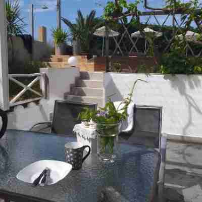 Kapahi Seaview Hotel Apartments Rooms