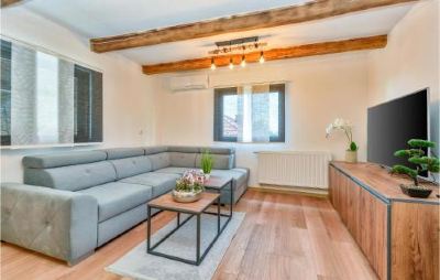 Three-Bedroom Holiday Home Nice Home in Stubicke Toplice with 3 Bedrooms, Outdoor Swimming Pool and Heated Swimming Pool Photo