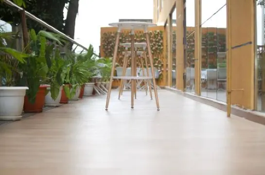 White Square Nirvana, Parra - Housity