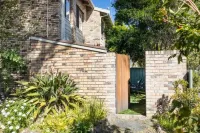 Ocean Cove - Cosy Retreat Steps from Beach & Cafes