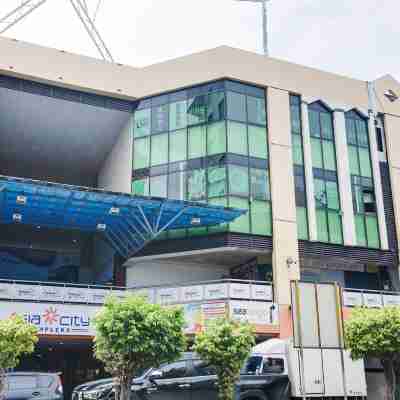 Spot on 89726 Capsule Inn Hotel Exterior