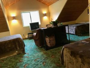 Twin Peaks Lodge and RV Park