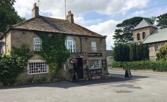 Old Coach House at the Golden Lion - Housity
