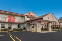 Red Roof Inn & Suites Jackson, TN Hotels in Jackson