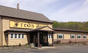 Fred's Inn Restaurant & Lodging