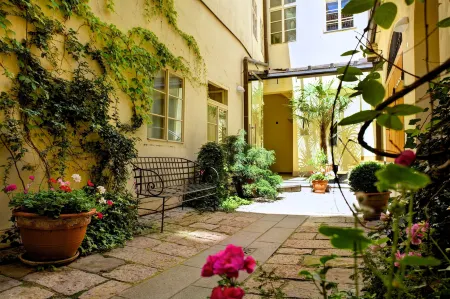 U Kapra Apartments Отели рядом с достопримечательностью «Don Giovanni Puppet Theater»