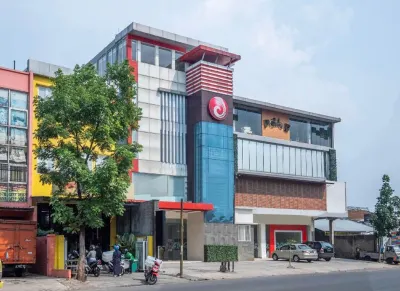 Sans Hotel Diemdi Kiaracondong Bandung Hotel dekat Universitas Informatika Dan Bisnis Indonesia (UNIBI)