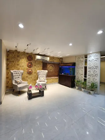 Hotel Sai Mrinalini Отели рядом с достопримечательностью «Shree Saibaba Sansthan Trust, Shirdi»