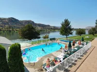 South Thompson Inn & Conference Centre فنادق في Thompson-Nicola P