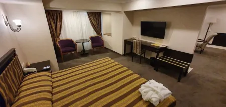 Grand Mir Hotel