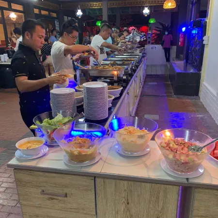 Puteri Bayu Beach Resort Отели рядом с достопримечательностью «Foo Lin Kong Temple»