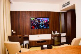 Monty Suites & Golf