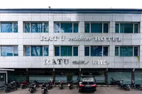 RedDoorz Premium at Hotel Ratu Residence Hotels near Candi Astono