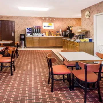 Days Inn & Suites by Wyndham Anaheim at Disneyland Park
