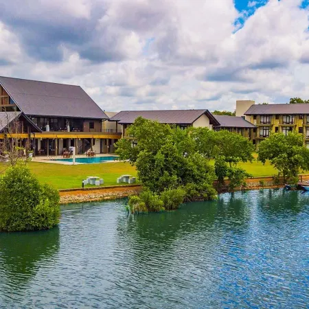Amora Lagoon Hotel