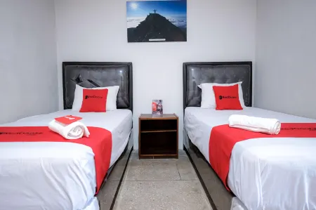 RedDoorz @ Cempaka Putih Jambi Отели в г. Tambak Sari