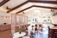 Residence Inn Naples - sarapan