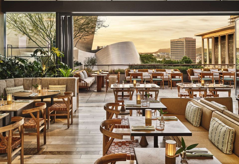 4. 콘래드 로스앤젤..