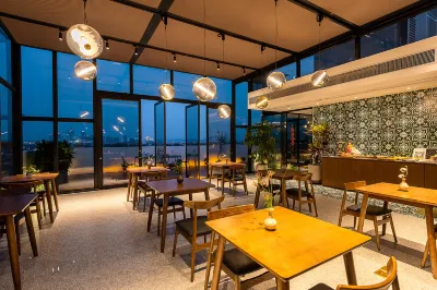 Nanhai Years Homestay (Guangzhou South High-speed Railway Station Linyuexi Subway Station) Hotels near Beijiao Park
