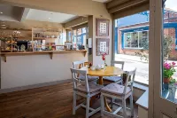 One Holyrood Hotel & Cafe Hotel di Newport