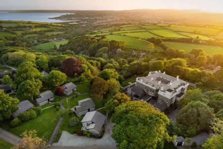 Trenython Manor Отели в г. Сейнт Уинноу