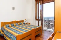 Albergo Sacro Monte Varese Hoteles en Cadegliano-Viconago