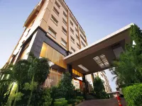 Grand Basko Hotel Padang Hotels near Pantai Air Manis
