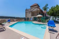 Howard Johnson by Wyndham Norco - Uima-altaat