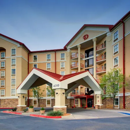 Drury Inn & Suites Albuquerque North Отели рядом с достопримечательностью «Тропа Ла Луз»