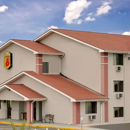 Super 8 by Wyndham Waynesboro