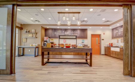 Hampton Inn and Suites Williamstown Ark Encounter - Housity