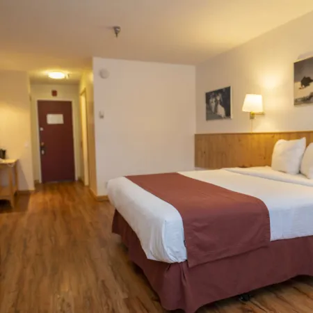 Canadas Best Value Inn River View Hotel