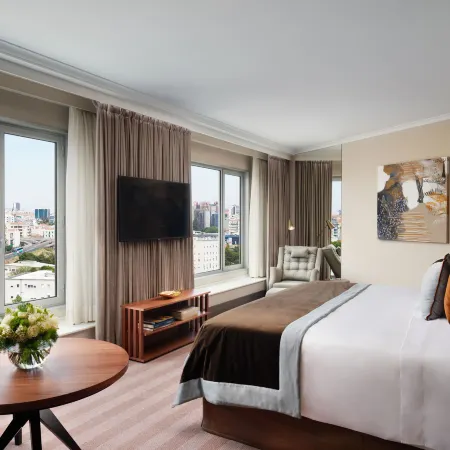 Corinthia Lisbon Отели рядом с достопримечательностью «Сете-Риуш»
