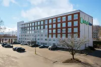 Holiday Inn Express CHARLESTON-CIVIC CENTER by IHG - parking